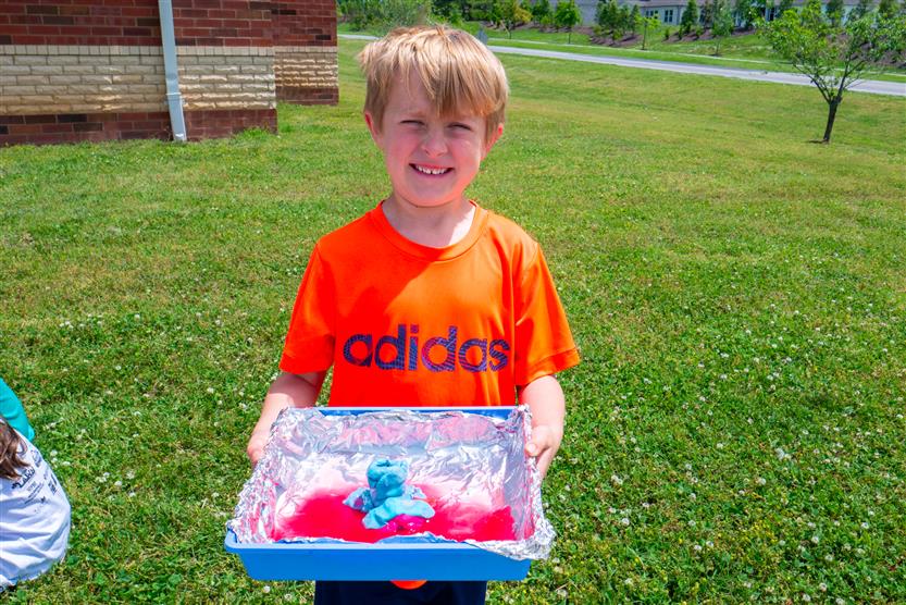 Students make volcanoes